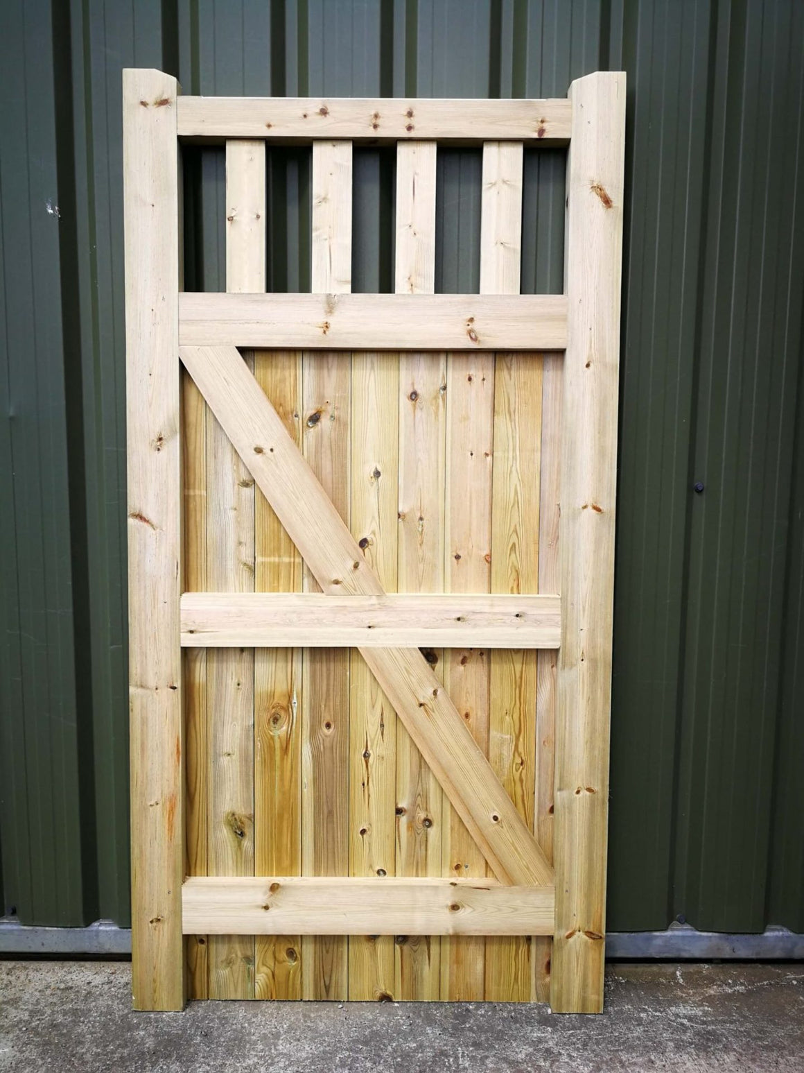 Frant Slatted Top Tongue and Groove Gates – Crestala Fencing Centre